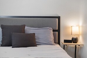 5 室のベッドルーム、アイロン / アイロン台、WiFi (無料)、ベッドシーツ