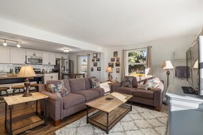 Smart TV, DVD player, livros