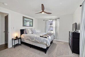 5 bedrooms, iron/ironing board, free WiFi, bed sheets