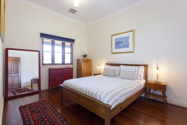 1 bedroom, iron/ironing board, travel cot, free WiFi