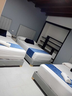 Family Quadruple Room | Free WiFi - HOTEL SAN JUAN 70 EXPRESS  (Medellín)