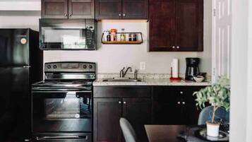 Coffee/tea maker, fridge, microwave, oven