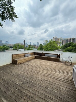 Terrace/patio - Amazing House w/ Private Roof Deck & Downtown Views! Walk to Franklins, DT & UT! (Austin)