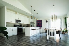 Dining - Amazing House w/ Private Roof Deck & Downtown Views! Walk to Franklins, DT & UT! (Austin)