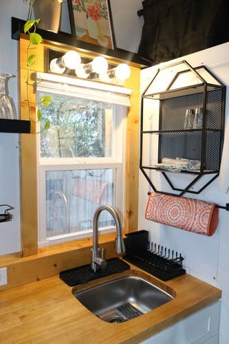 Charming Backyard Studio/Tiny Home in beautiful Jacksonville/OP 