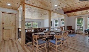 Dining - Charming FarmHouse In Pigeon Forge! (Pigeon Forge)