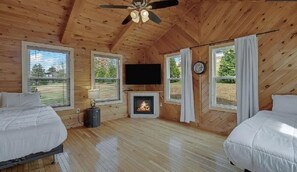 4 bedrooms, desk, iron/ironing board, WiFi