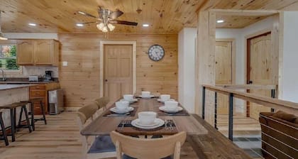 Charming FarmHouse In Pigeon Forge!