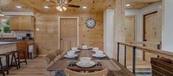 Charming FarmHouse In Pigeon Forge!