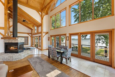 Entertainer's Lake Lodge for 20