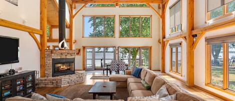 Fernseher, Kamin, Videospiele, Stereoanlage