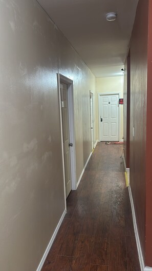 Interior - Spacious 4-bedroom apartment with WiFi, AC / Heat in awesome Lehigh Ave,l Newark (Newark)