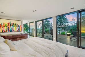Iron/ironing board, WiFi, bed sheets - Exclusive Jacuzzi Suite - Ocean Views, Beach Access & Full-Service Luxury Lodge (Kaiteriteri)