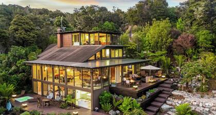 Exclusive Jacuzzi Suite - Ocean Views, Beach Access & Full-Service Luxury Lodge