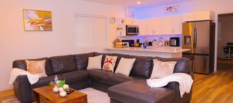 Cozy 3-Bedroom Home, 3 Min to Aurora’s Gaylord, 10 Min to Denver Airport!