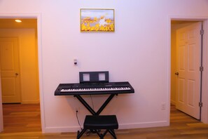 Interior - Cozy 3-Bedroom Home, 3 Min to Aurora’s Gaylord, 10 Min to Denver Airport! (Aurora)