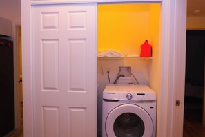 Interior - Cozy 3-Bedroom Home, 3 Min to Aurora’s Gaylord, 10 Min to Denver Airport! (Aurora)