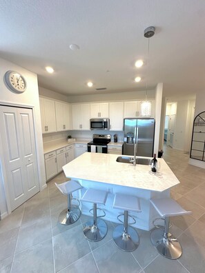 Mikrowelle, Ofen, Herdplatte, Geschirrspüler