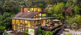 Exclusive Penthouse Suite - Ocean Views, Beach Access, Full-Service Luxury Lodge