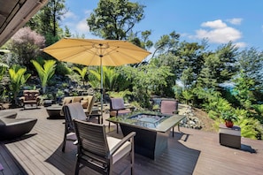 Outdoor dining - Exclusive Penthouse Suite - Ocean Views, Beach Access, Full-Service Luxury Lodge (Kaiteriteri)