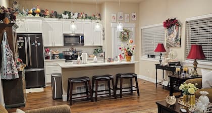 Charming 1-bedroom inlaw suite in wonderful Severance with WiFi, AC