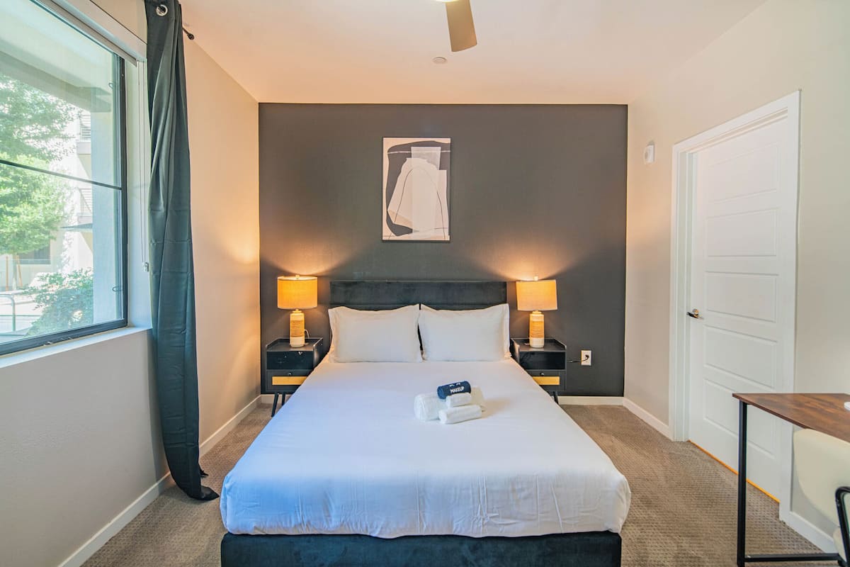 Appartement Standard, 1 grand lit et 1 canapé-lit, cuisine, vue sur la ville | 2 chambres, bureau, espace de travail pour ordinateurs portables