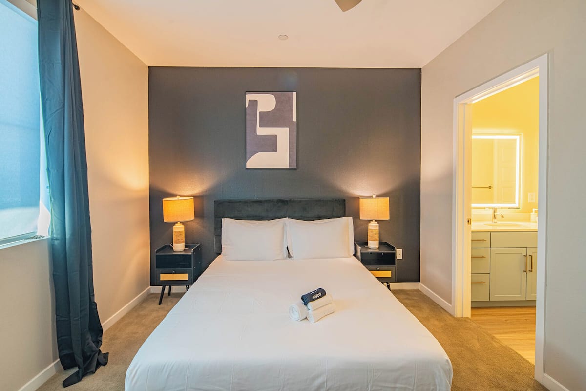 Appartement exécutif, 1 grand lit et 1 canapé-lit, balcon, vue sur la ville | 2 chambres, bureau, espace de travail pour ordinateurs portables