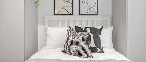 2 bedrooms, iron/ironing board, WiFi, bed sheets