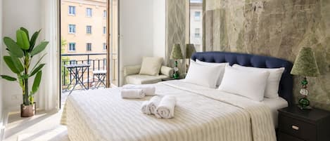 1 dormitorio, tabla de planchar con plancha, wifi y ropa de cama