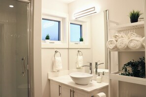 Dutxa, assecador de cabells, tovalloles i sabó 