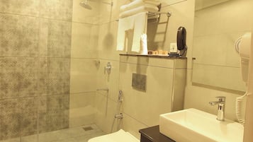Double Room | Bathroom | Shower, free toiletries, hair dryer, bathrobes