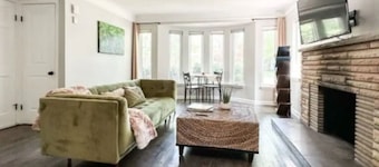 Grosse Pointe Retreat | 3BR, Sleeps 8 & Relaxing