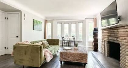 Grosse Pointe Retreat | 3BR, Sleeps 8 & Relaxing