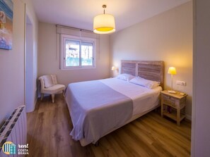 3 bedrooms, Internet, bed sheets - Casa Margarita with private swimming pool and parking space (Calonge)