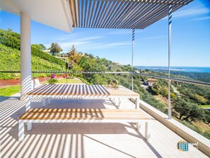 Outdoor dining - Villa Azalia in Mas Nou, with sea views and swimming pool (Castell-Platja d'Aro)