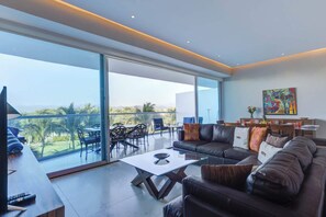 TV, offices - Marítima Beach Condo, 2BR, Deluxe, 2 Pools, BBQ, Balconies & Great Amenities (Flamingos)