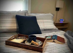 4 habitaciones, tabla de planchar con plancha, wifi y ropa de cama 