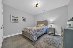 2 bedrooms, free WiFi, bed sheets - Lofty Riverview Retreat - Great views & downtown! (Port Huron)