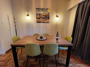 Appartement, vue ville | Restauration dans la chambre