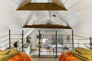 Dining - Lake Retreat | Dock | 3 Cottages | Firepit (Newbury)