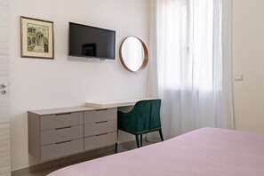 Iron/ironing board, free WiFi, bed sheets