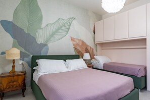Iron/ironing board, free WiFi, bed sheets