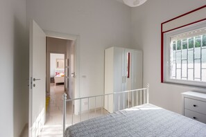 3 chambres, fer et planche à repasser, Wi-Fi gratuit, draps fournis