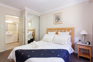 2 chambres, bureau, fer et planche à repasser, Wi-Fi gratuit