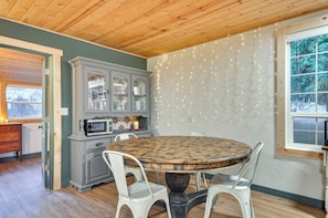 Dining - Hike, Ski & Explore: Rhododendron Forest Retreat! (Rhododendron)