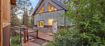 Two Top Stop - Hot Tub • Arcades • Air Hockey • Views • YSNP