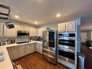 Microwave, oven, stovetop, dishwasher - Park City Family House Near it all (Park City)