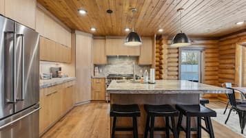 雪櫃、微波爐、焗爐、爐具