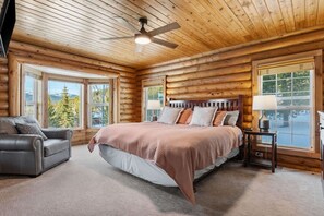 7 habitaciones, tabla de planchar con plancha y cuna de viaje 