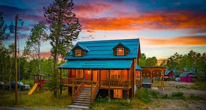 Shooting Star Lodge | Game Room, Yellowstone, Hot Tub, Fire Pit!